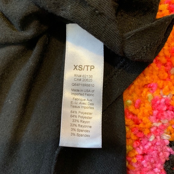 GUESS🔻 Gold & Snake Print Foil Logo Baggy Tee - Picture 5 of 6